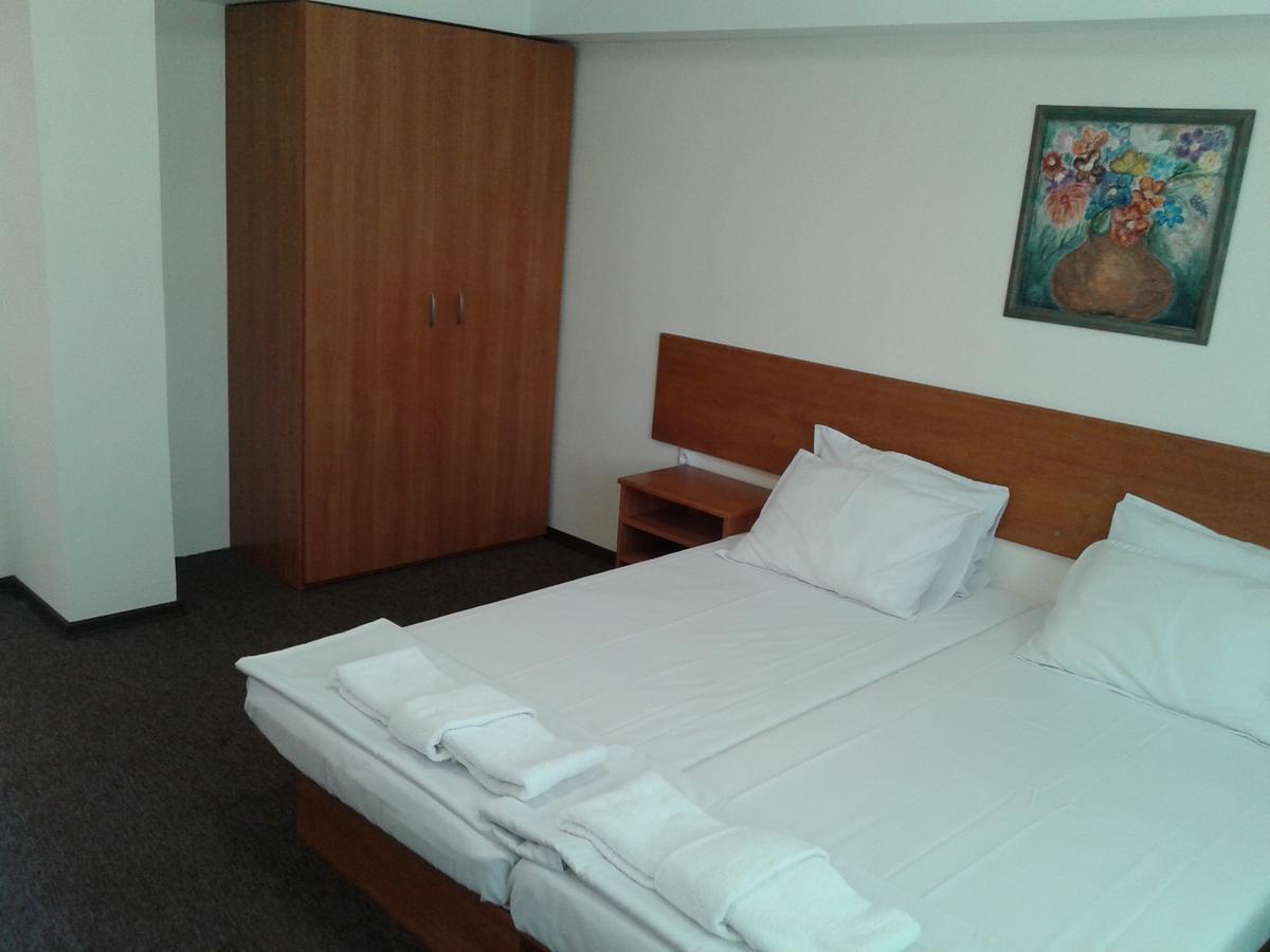 Hotel Stroitel Chisaria Zewnętrze zdjęcie