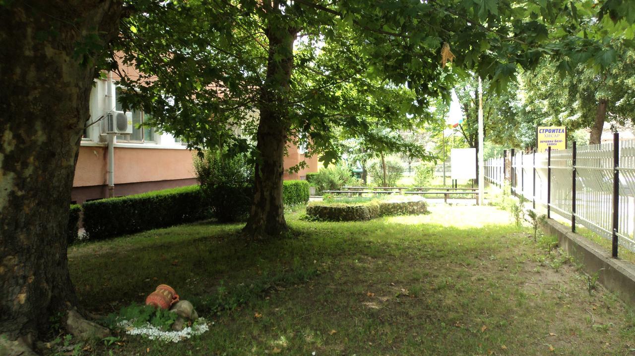 Hotel Stroitel Chisaria Zewnętrze zdjęcie