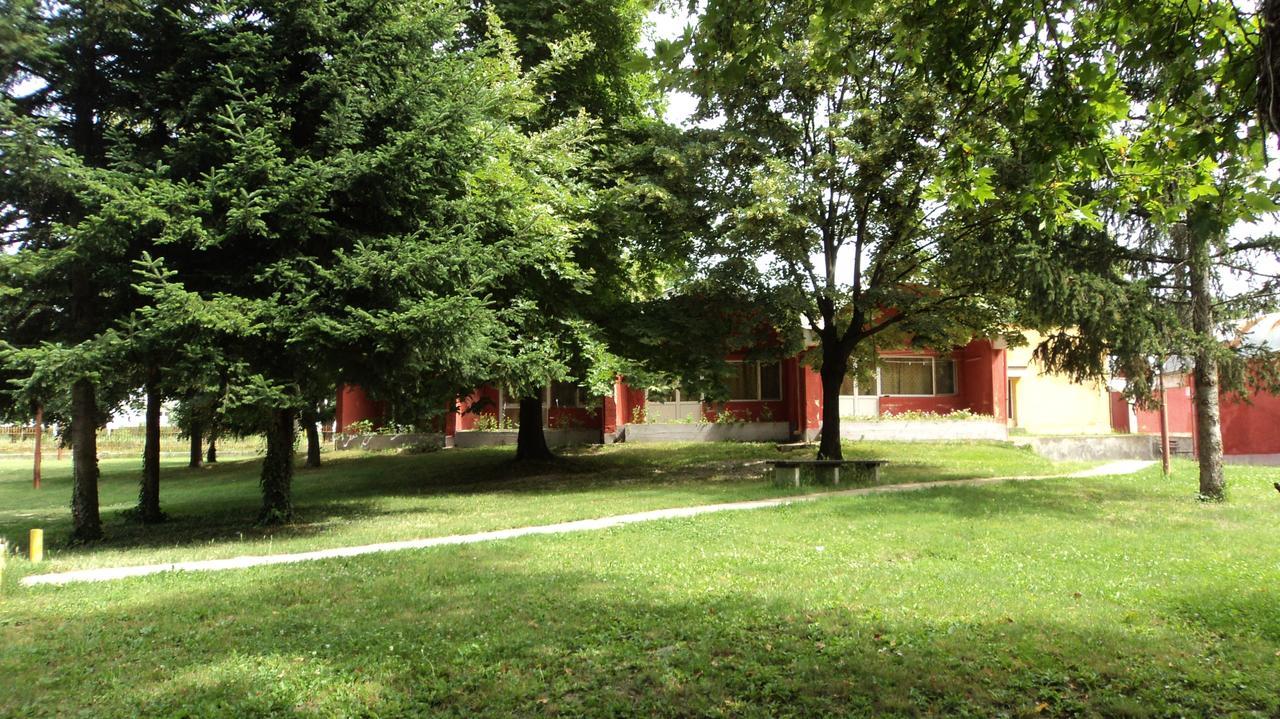 Hotel Stroitel Chisaria Zewnętrze zdjęcie