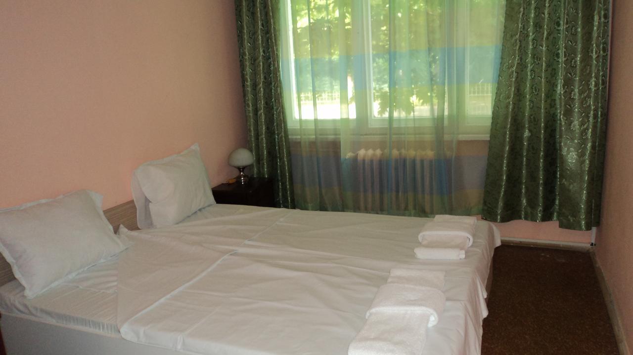 Hotel Stroitel Chisaria Zewnętrze zdjęcie