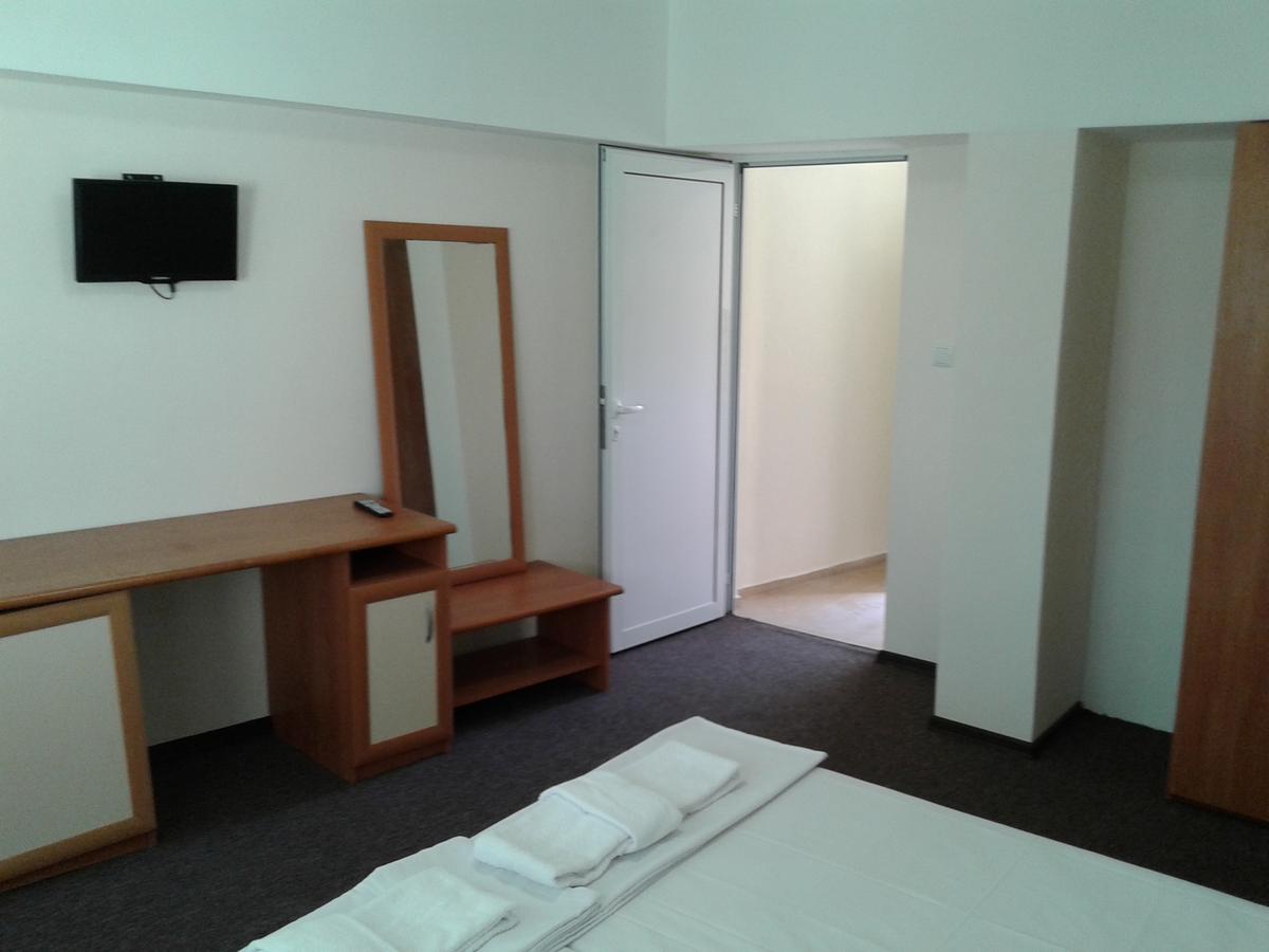 Hotel Stroitel Chisaria Zewnętrze zdjęcie