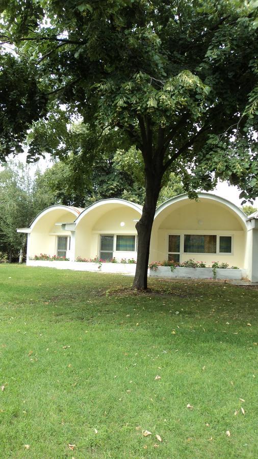 Hotel Stroitel Chisaria Zewnętrze zdjęcie