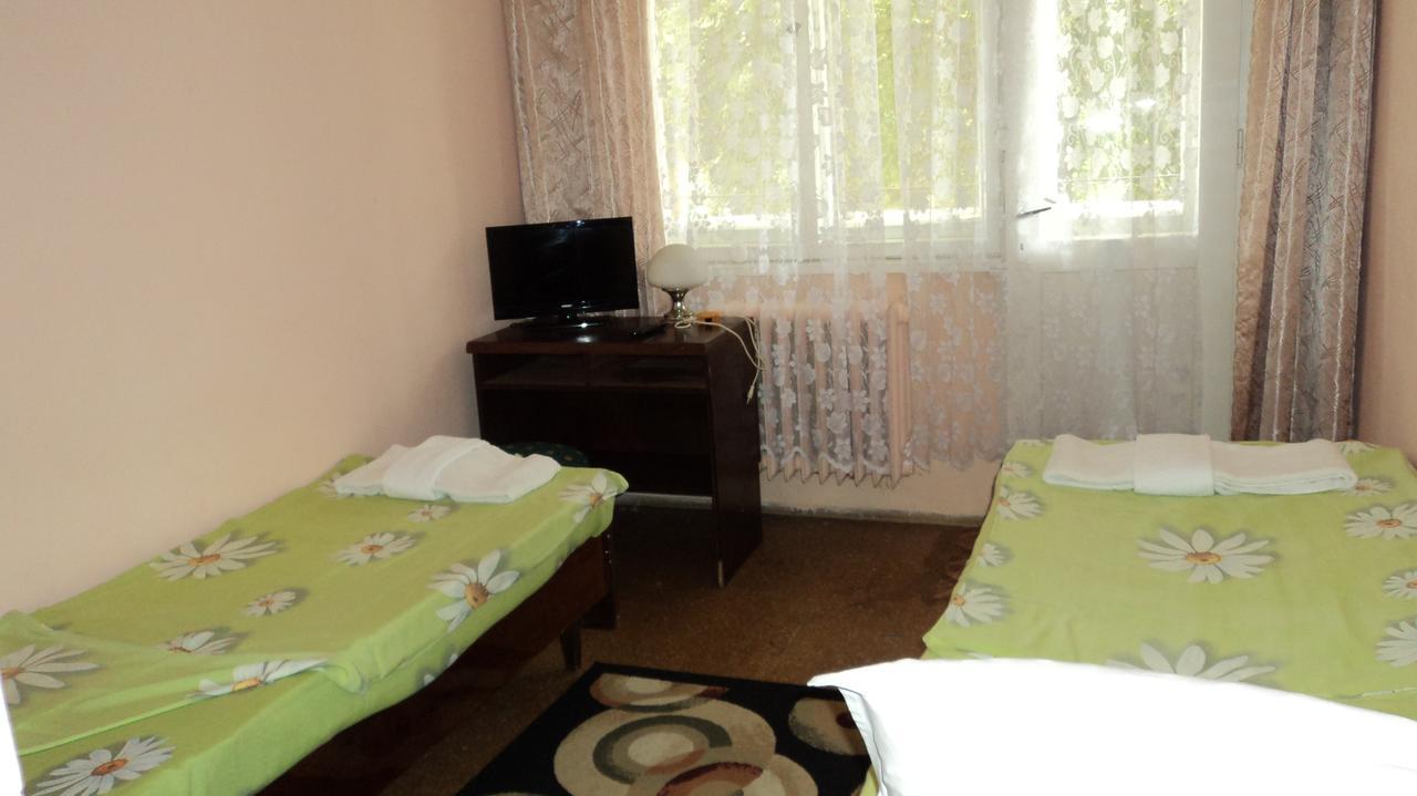 Hotel Stroitel Chisaria Zewnętrze zdjęcie
