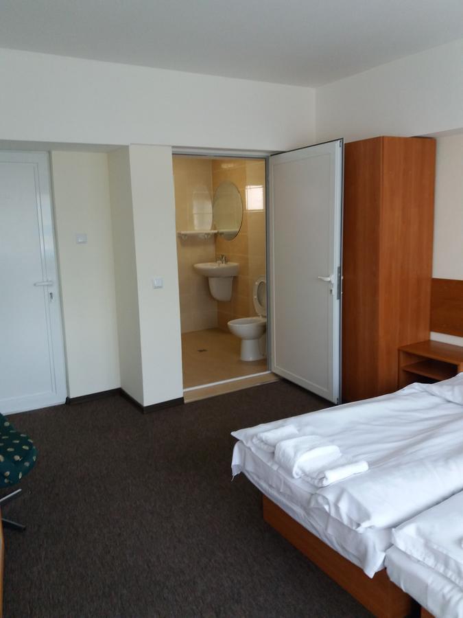 Hotel Stroitel Chisaria Zewnętrze zdjęcie