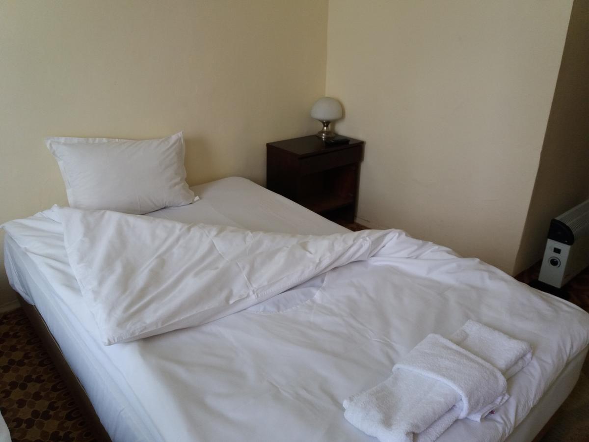 Hotel Stroitel Chisaria Zewnętrze zdjęcie