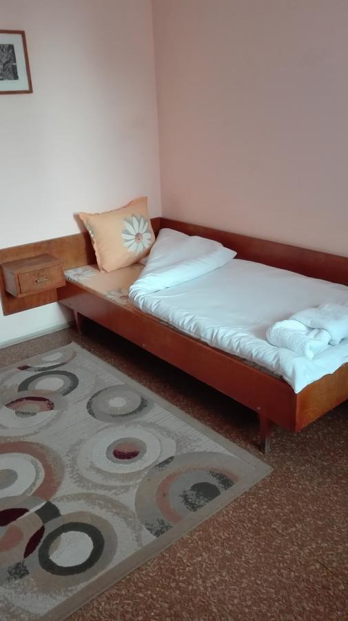 Hotel Stroitel Chisaria Zewnętrze zdjęcie